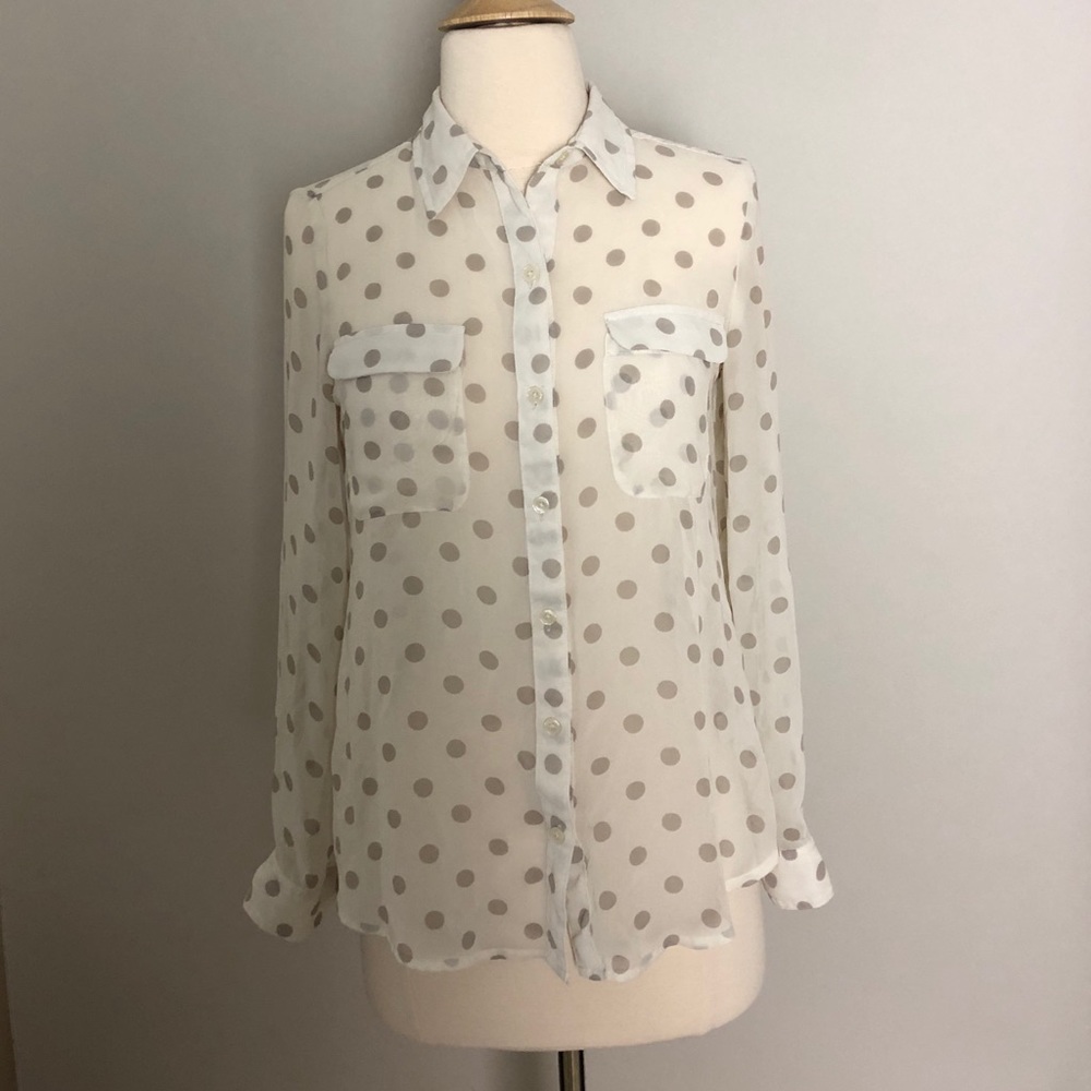 💙Polka dot button up shirt💙